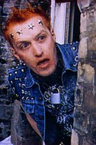 Punk Vyvyan smashes stuff